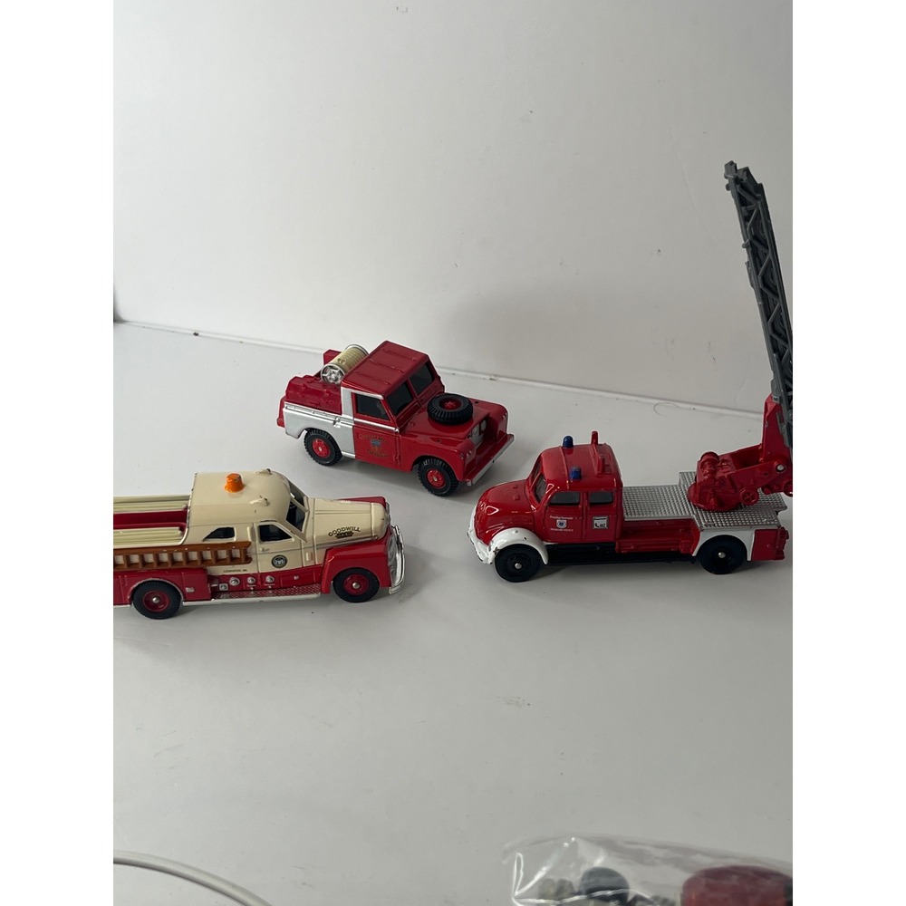 Corgi Seagrave Pumper Land Rover Fire Engine Diecast Truck Lot‎ of 3 Red Cream